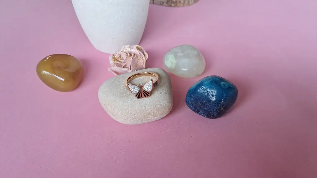 Butterfly ring